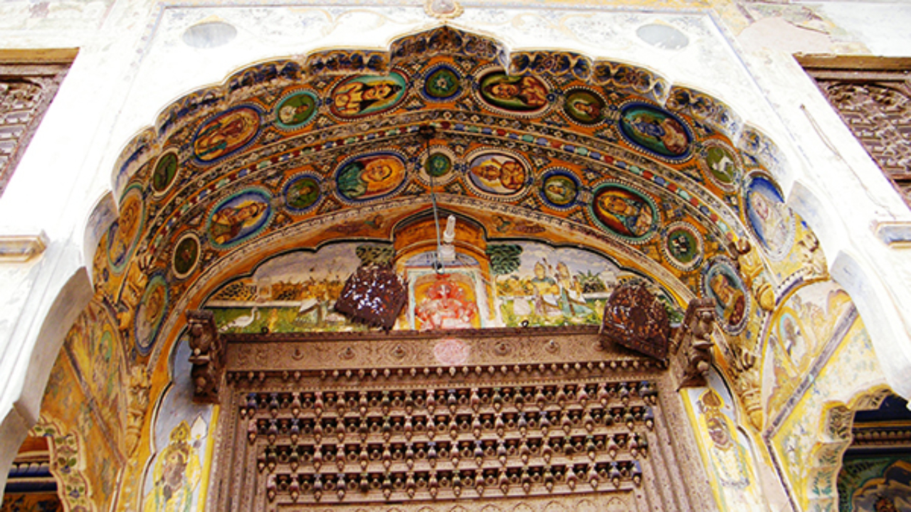 Details of painting on a haveli entrance