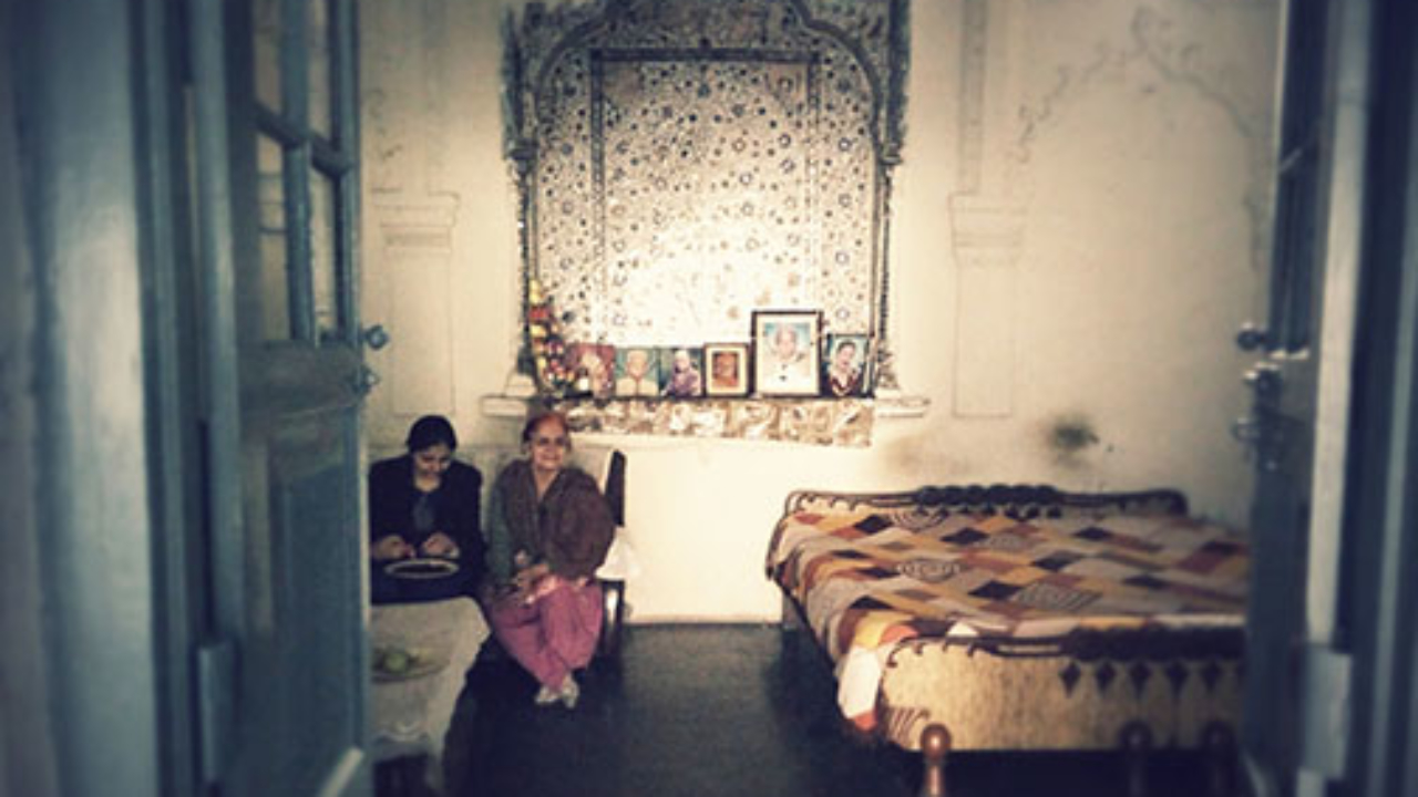 Mehrab in interior with decorated motif of ‘tree of life’ with Ainakari