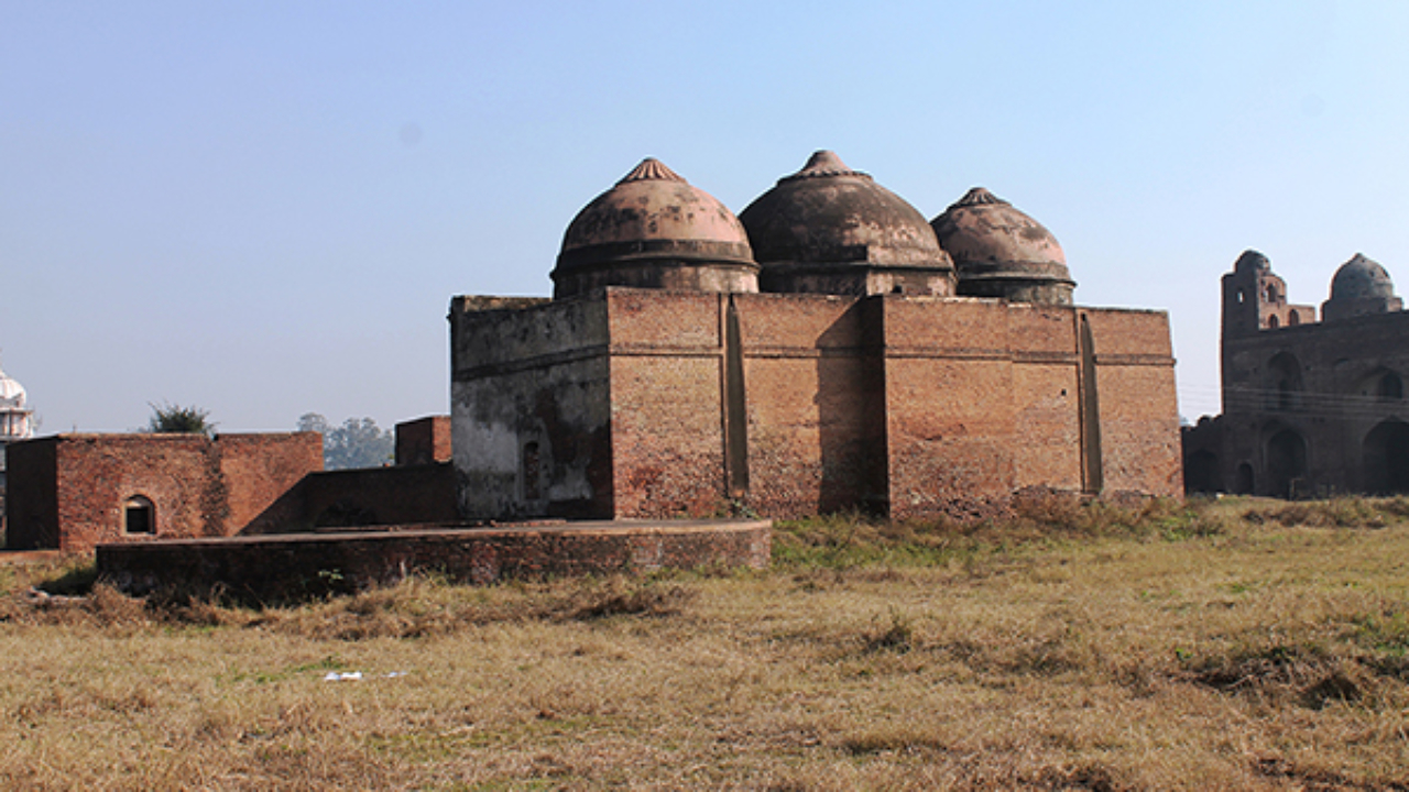 Mosque inside the Sarai