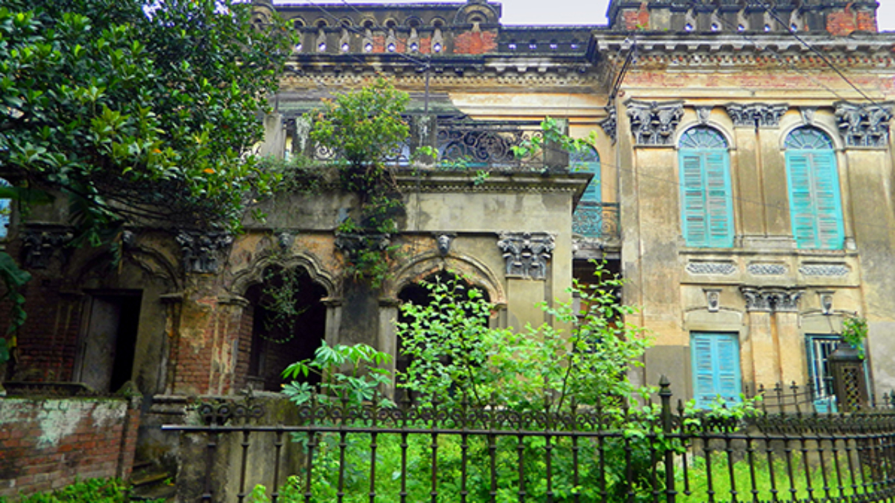 Remnants of cast iron grilles and garden of the Mondol Bari, Gondolpara